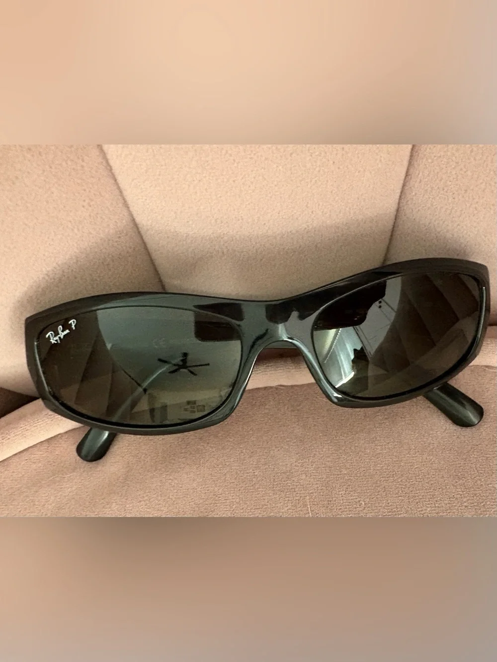 Ray-Ban Black Polarized Sunglasses with Dark Lenses